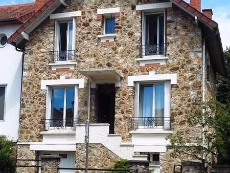 chambre 5 pièces 150 m²