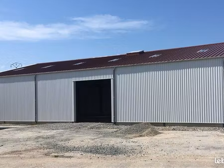 local à partager reste 96m2 disponible pour stockage