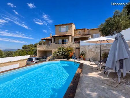 villa 5 pièces 170 m²