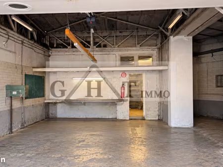 commerce 300 m²