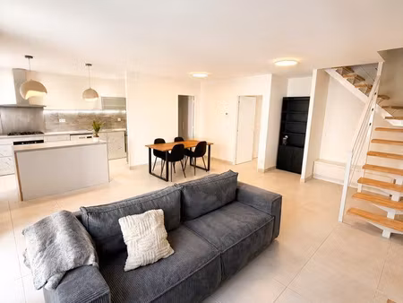 maison meublée 95 m² – 3 chambres – terrasse et cour – dpe b – livron-sur-drôme