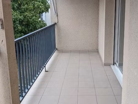 t2 avec balcon et garage