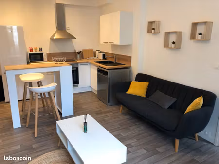 t2 meublé (52m²) centre  secteur montmailler avec jardin