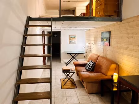 meublé 33 m² traversant avec cour privée plein sud au silence absolu – cours julien notre 