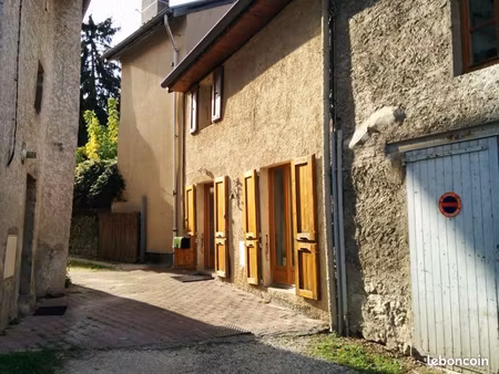 loue maison de village