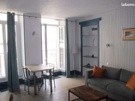 studio spacieux et très bien situé