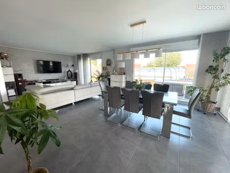 villa contemporaine avec piscine