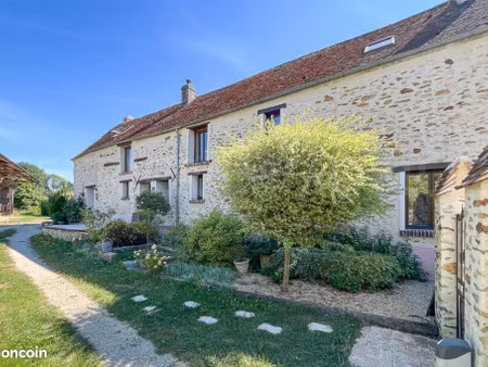 maison sur 2.3ha hangar 500m2