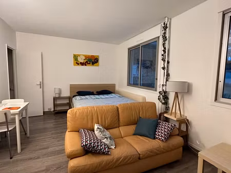 appartement meublé 30 m² – paris 15ᵉ – métro commerce / vaugirard – vue jardin – disponibl