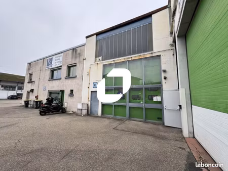 local d'activité 300 m²