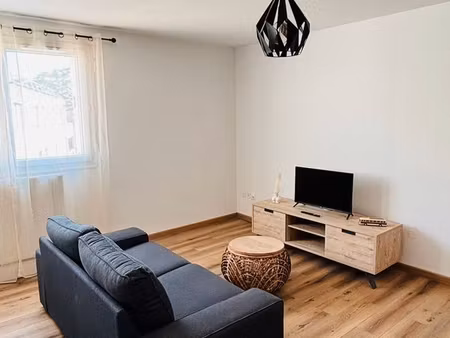 t2 meublé entièrement rénové – 50 m² – avignon centre