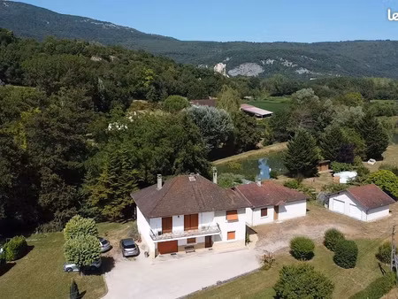 maison 9 pièces 235 m²