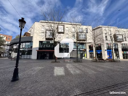 local commercial 329 m²