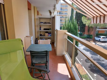 studio 29 m2 terrasse piscine parc st raphael
