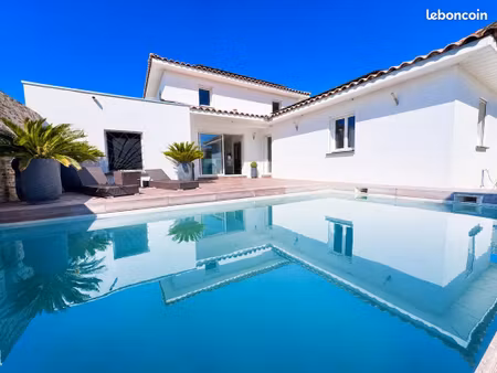 aimargues - villa contemporaine avec piscine
