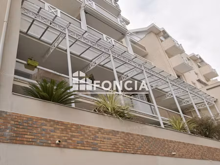 arcachon plein centre : t2 avec commodités au pied de l'immeuble et plage à 2 minutes