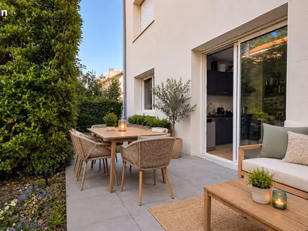 f2 45 m2 (année 2016) + terrasse/jardin 21 m2 + garage box fermé + parking