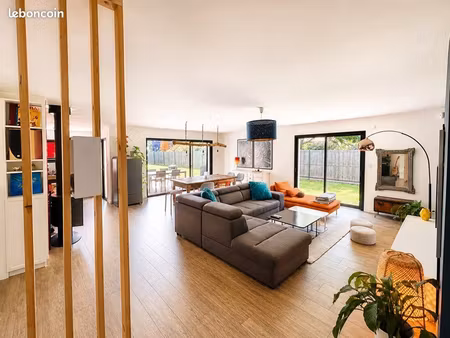 maison contemporaine 2018 – 145m² + dépendance 30m² – piscine – terrain 1100 m² – 619 000
