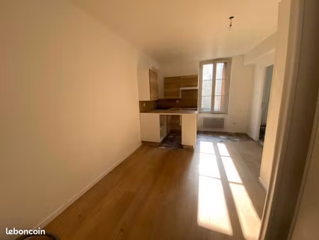 appartement f2 refait à neuf