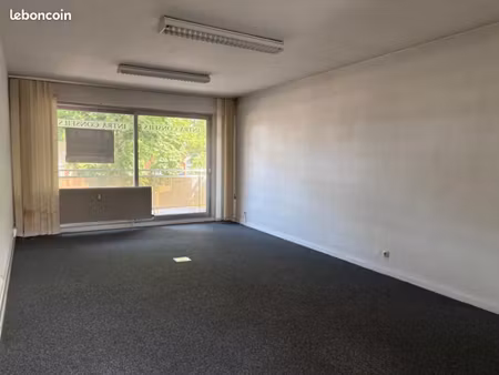 bureau 57 m²