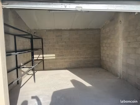 local 21m² d'activité et de stockage