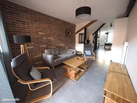 grande chambre + balcon plein centre