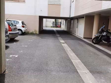 box stationnement / stockage 13 m²
