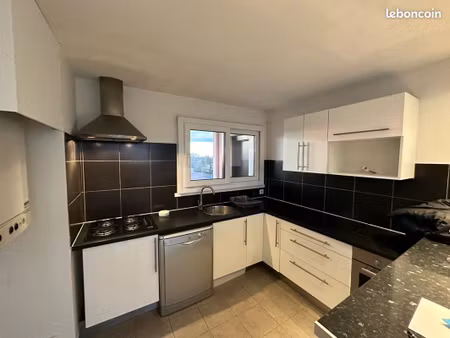 appartement t2 équipé - 48 m² avec balcon  parking et cave - centre-ville saint-dizier