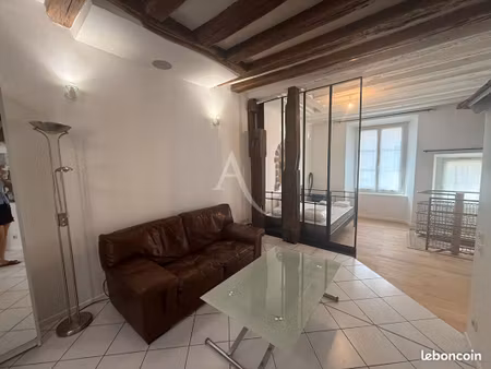 studio 2 pièces 50 m²