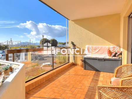 cannes la bocca  t4 de 83 61 m2  traversant  proche mer