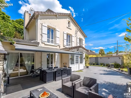 maison 6 pièces 140 m²