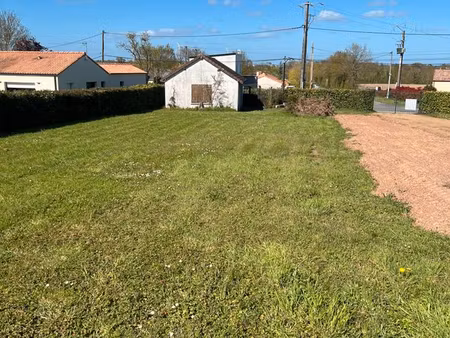 terrain 673 m² + garage 50 m² à couffé
