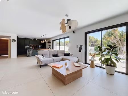 villa 5 pièces 145 m²