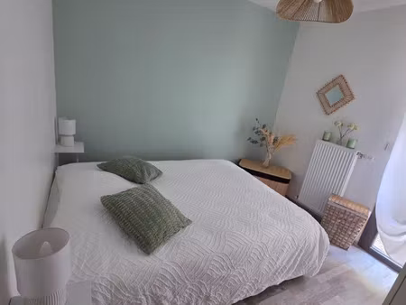 chambre disponible dans appartement calme - femme uniquement