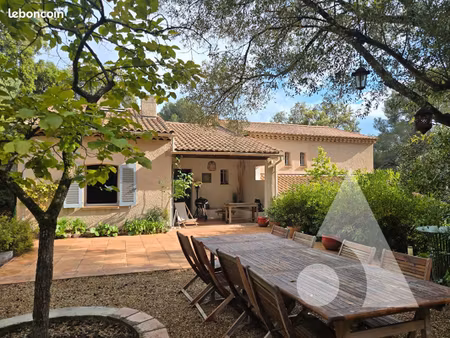 propriété 8 pièces 193 m²