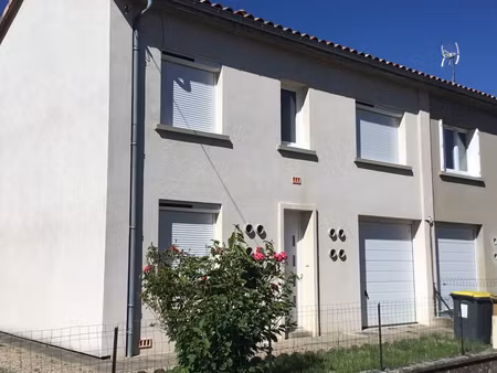 maison individuelle  mitoyenne un côté