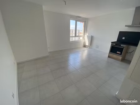 studio 1 pièce 28 m²