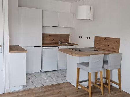 magnifique appartement avec espace chambre rénové avec espace chambre de 30 30m²