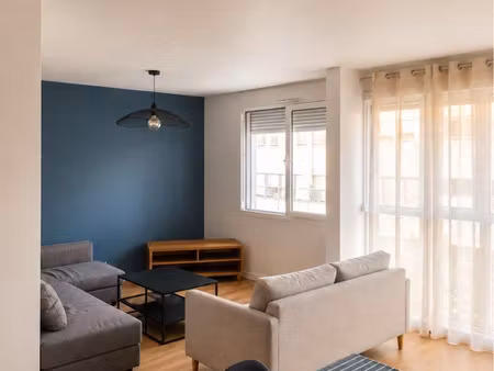 à louer – t3 bis meublé de 82 m² avec terrasse  garage et cave – lyon 7ᵉ (rue chevreul)