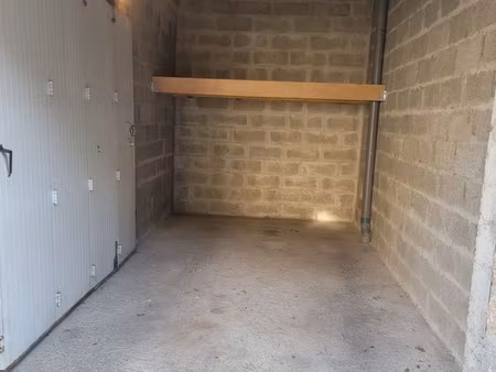 garage / box