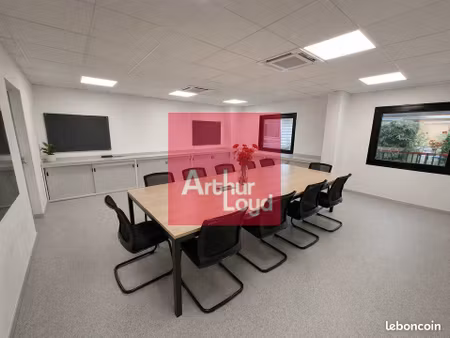 bureaux 328 m²