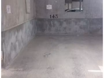 location place de parking intérieur dans une résidence sécurisé