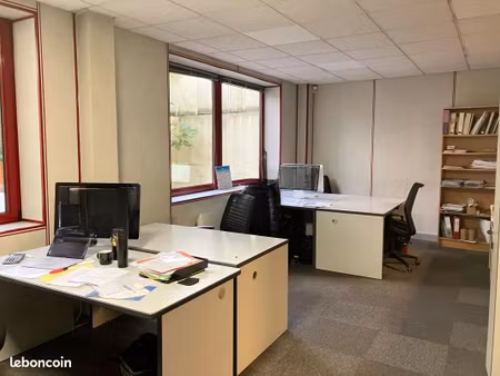 bureaux 67 m²