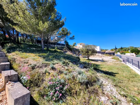 terrain 860 m² viabilisé – vue dégagée