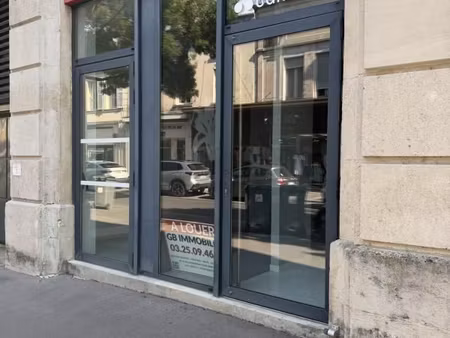 local commercial 235 m²