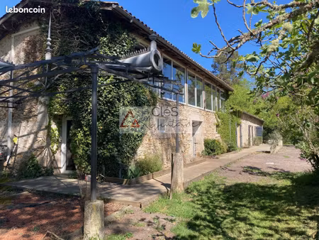 maison 9 pièces 243 m²