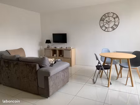 studio. 28m2 + place de parking