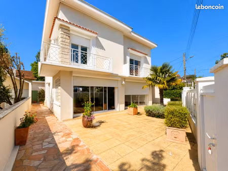 villa en viager 7 pièces 180 m²