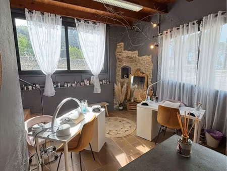 local commercial / professionnel de charme - 48 60 m²