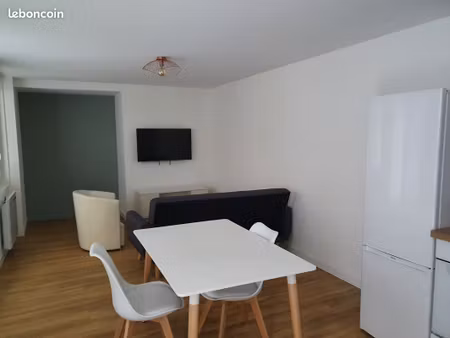 : superbe t2 de 43m2 hypercentre meublé et refait à neuf avec cour privative de 30m2
